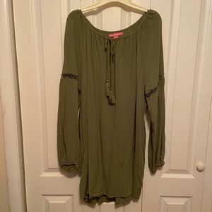 NEW LISTING!!  Very nice Tunic! Cute with your favorite bottoms.   FREE SHIPPING